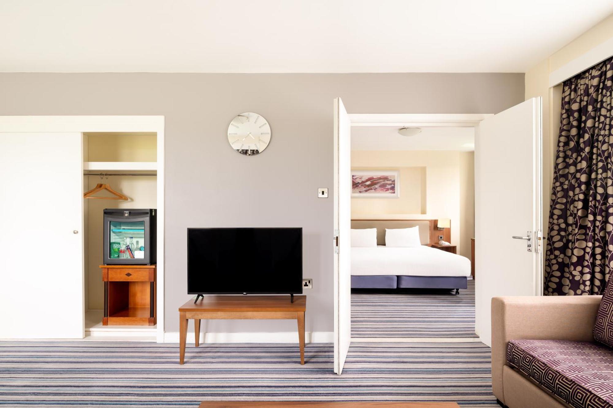 Holiday Inn Leeds Brighouse By Ihg Exterior photo