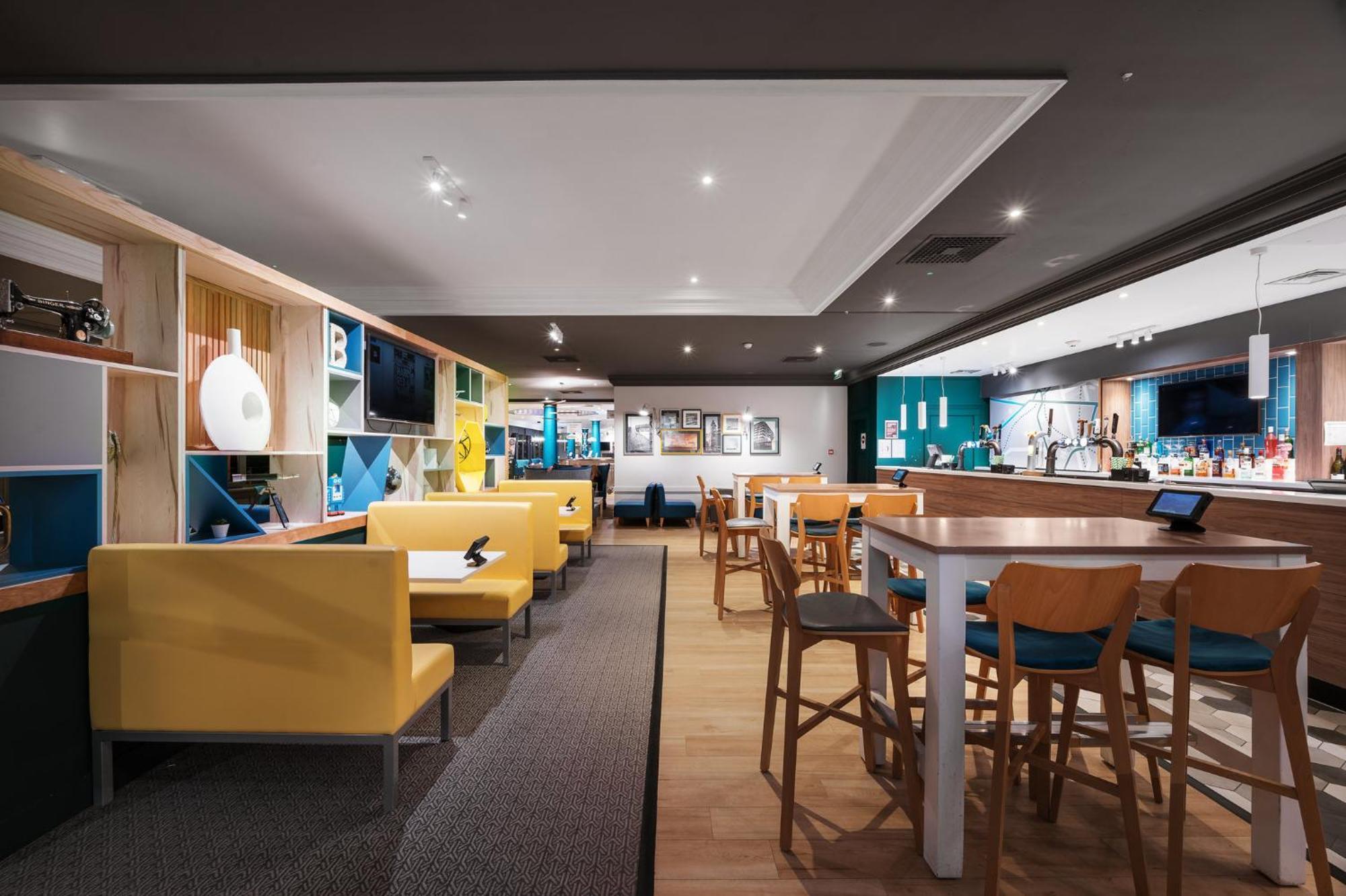 Holiday Inn Leeds Brighouse By Ihg Exterior photo