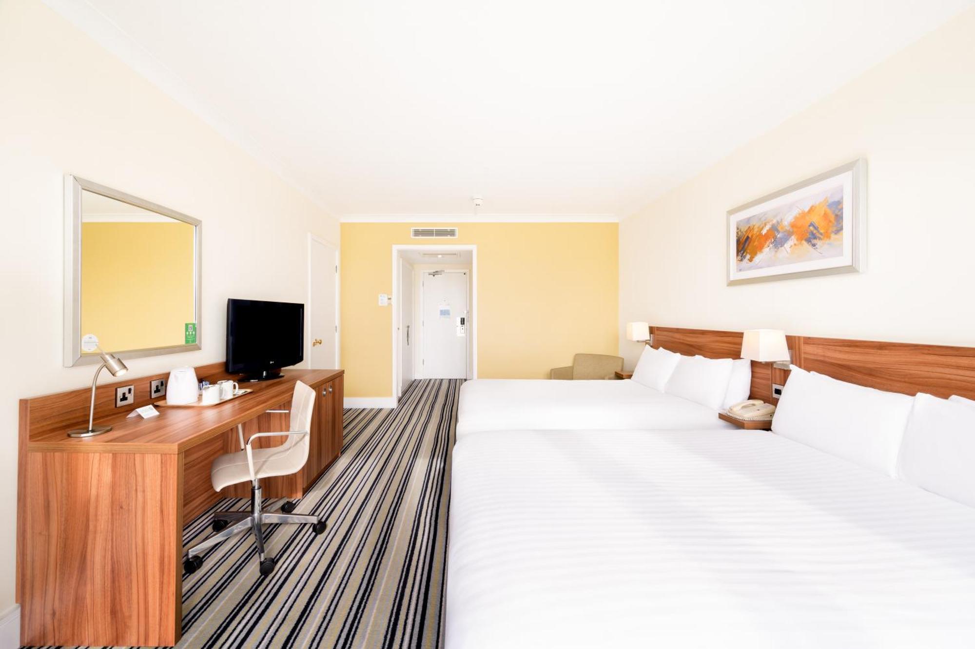 Holiday Inn Leeds Brighouse By Ihg Exterior photo