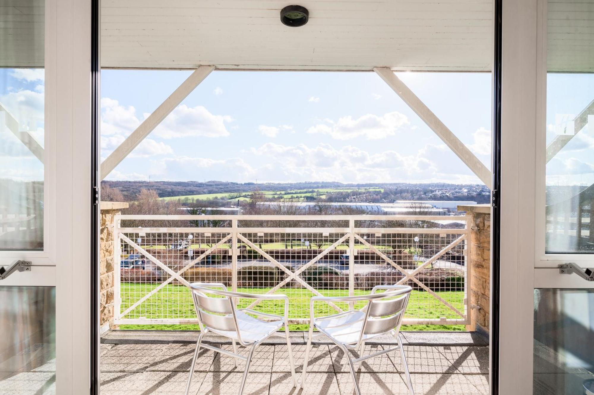 Holiday Inn Leeds Brighouse By Ihg Exterior photo