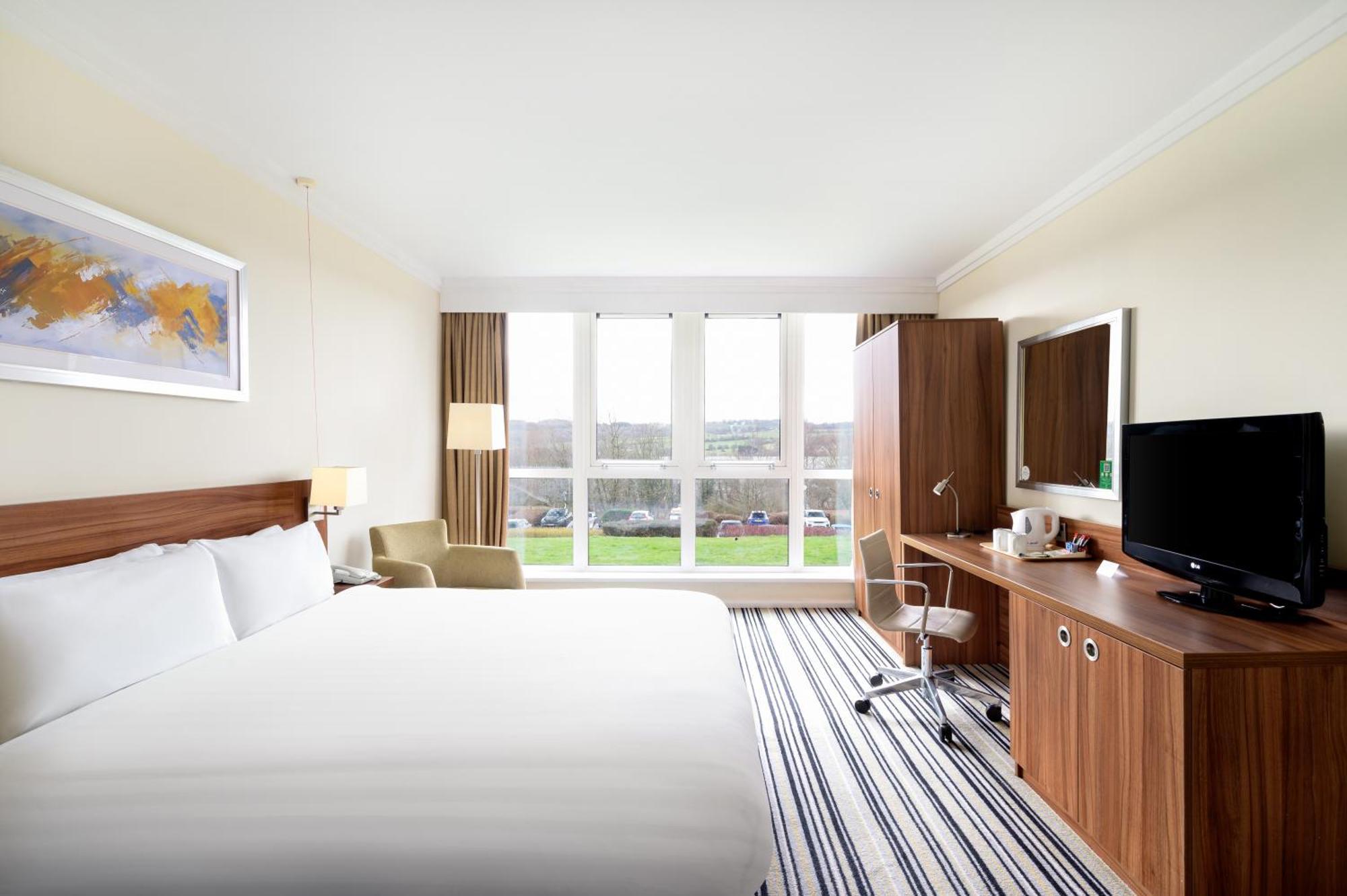 Holiday Inn Leeds Brighouse By Ihg Exterior photo