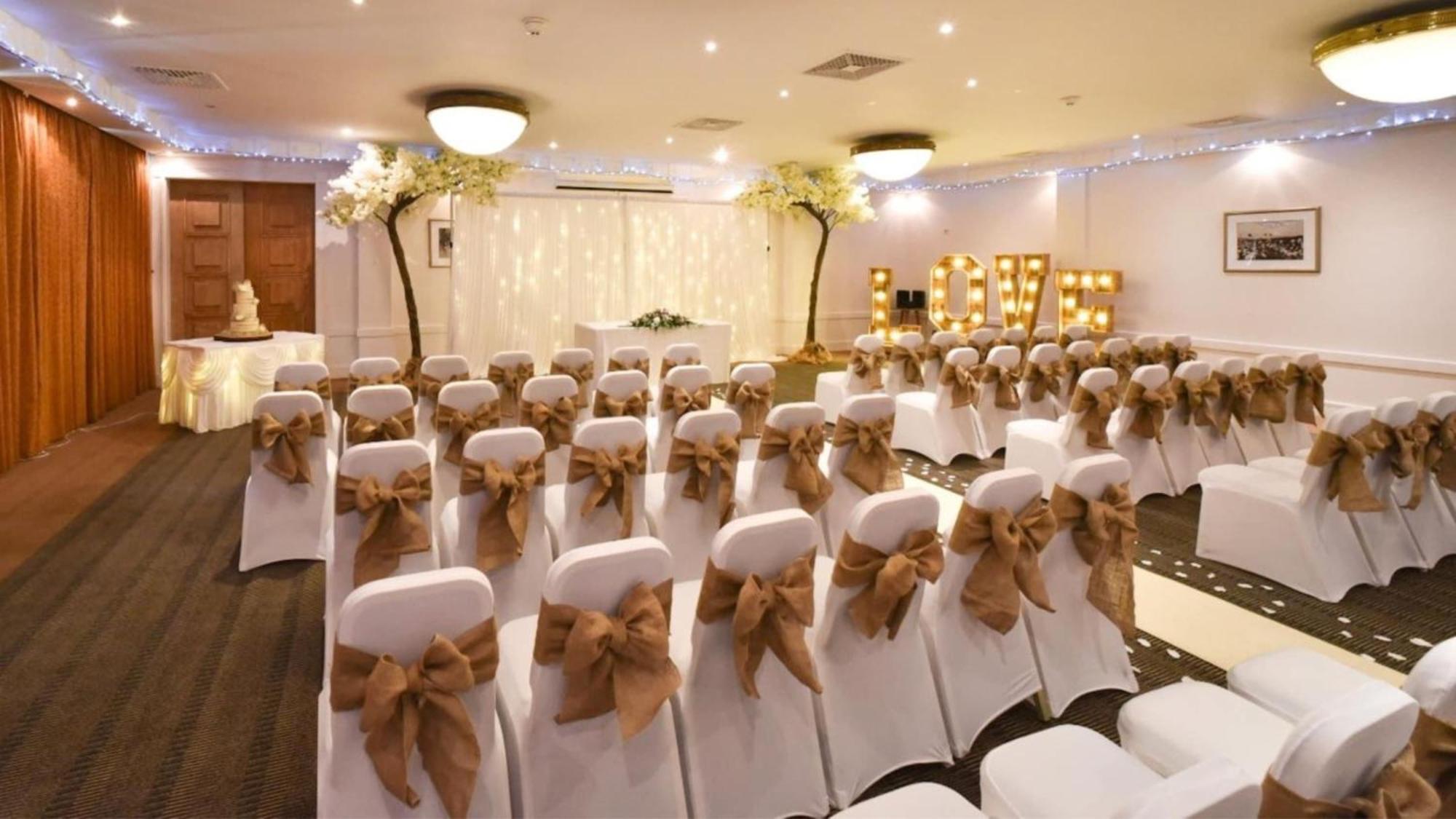 Holiday Inn Leeds Brighouse By Ihg Exterior photo
